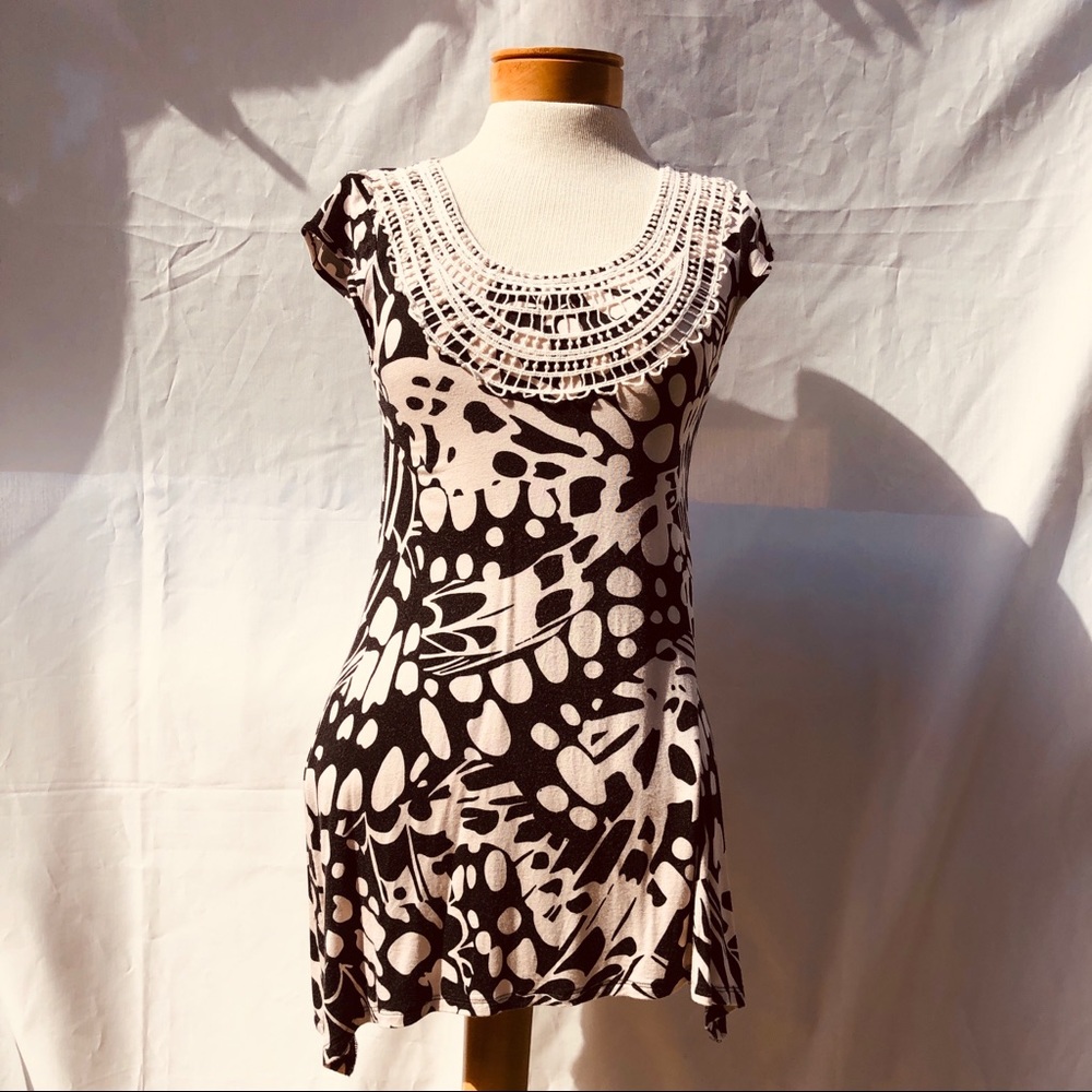 🌟Cupio Black & Beige Tunic w/Appliqué at Neck S